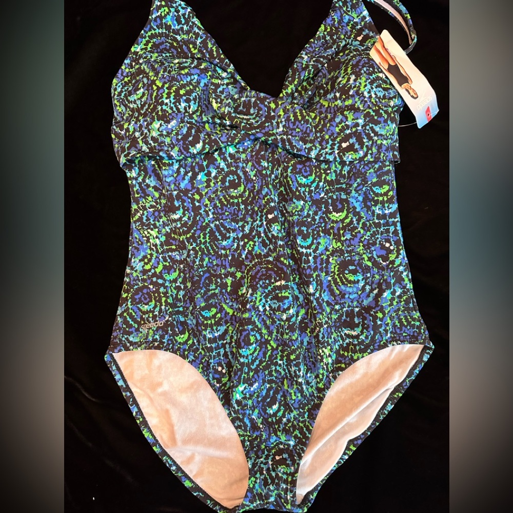 Women’s speedo bathing suit. Size 16. ⭐️NWT⭐️